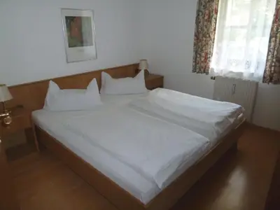 Schlafzimmer 1