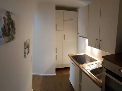 Küche mit Wandschrank