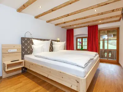 Schlafzimmer 1 mit Dusche/WC