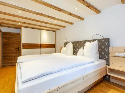 Schlafzimmer 1 mit Dusche/WC