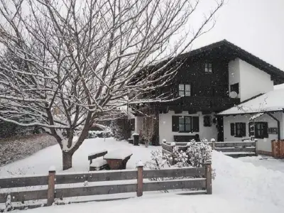 Hausbild im Winter