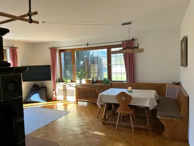Wohnzimmer mit Essecke