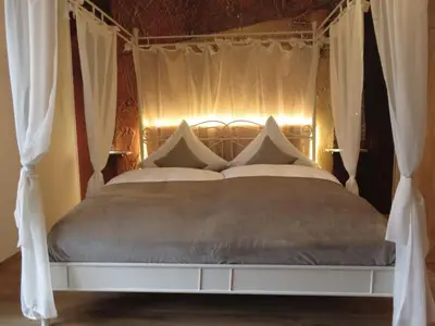 Schlafen 1, FeWo Moments, Himmelbett