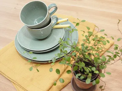 Geschmackvolles Porzellan zum Kaffee und Speisen