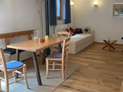 Eßtisch und Schlafsofa