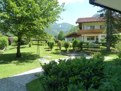 Gartenbereich Ferienwohnungen Hochgern