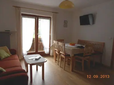 Wohnbereich mit Flachbild-TV