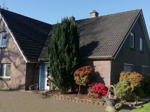 23665402-Ferienwohnung-3-Uplengen-300x225-1