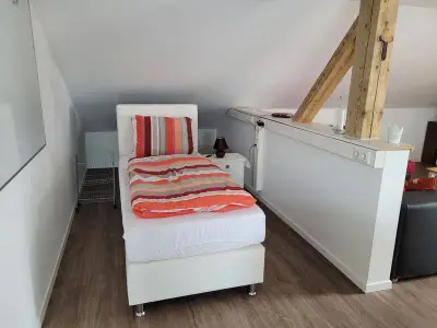 Schlafmöglichkeit im offenen Wohnraum