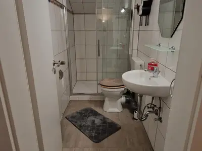 Bad mit übergrosser Dusche