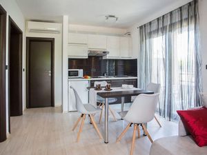 23950970-Ferienwohnung-4-Vabriga-300x225-4