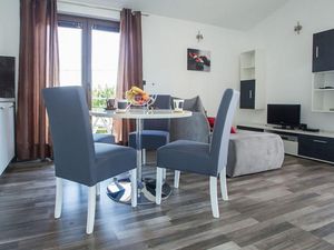 23951050-Ferienwohnung-4-Vabriga-300x225-4