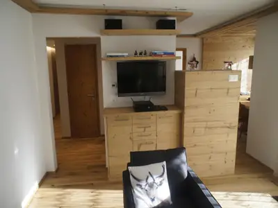 Sidebaord mit Fernseher