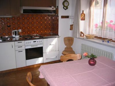 Wohnküche mit seperater Spense (Vorratskammer) und Waschmaschine
