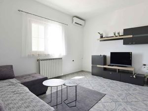 23952386-Ferienwohnung-5-Valica-300x225-1