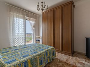 23867528-Ferienwohnung-5-Vallecrosia-300x225-5