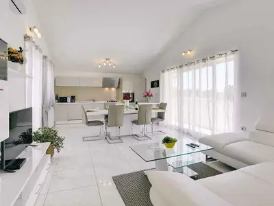Ferienwohnung für 5 Personen (130 m²) in Liznjan 1/10