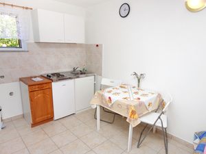 18559791-Ferienwohnung-2-Valun-300x225-2