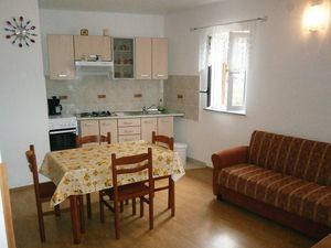 18559917-Ferienwohnung-5-Valun-300x225-1