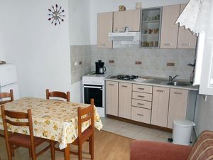 18559917-Ferienwohnung-5-Valun-300x225-4