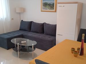 23644998-Ferienwohnung-2-Valun-300x225-3