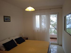 23644998-Ferienwohnung-2-Valun-300x225-5