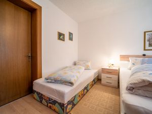 23896423-Ferienwohnung-4-Vandans-300x225-5