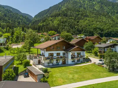 Außenseite Ferienhaus [Sommer]