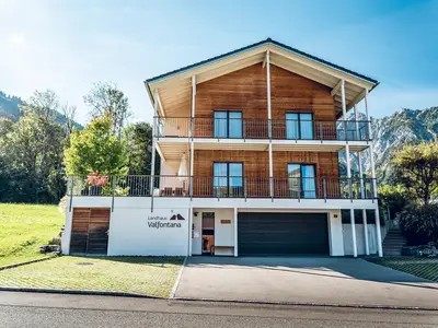 6 Parkplätze direkt am Haus