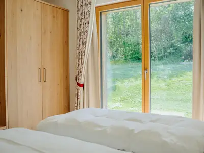 Schlafzimmer mit Gartenblick