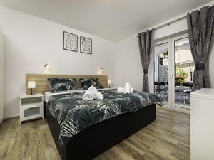 23682525-Ferienwohnung-4-Vantacici-300x225-4