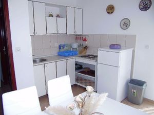 23032479-Ferienwohnung-4-Vantacici-300x225-2