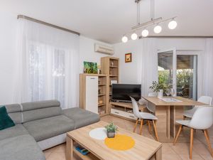 23746837-Ferienwohnung-4-Vantacici-300x225-3