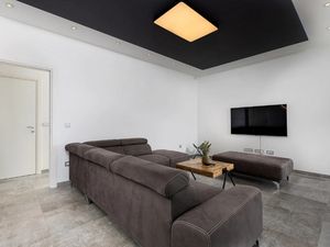 23917172-Ferienwohnung-8-Vantacici-300x225-1