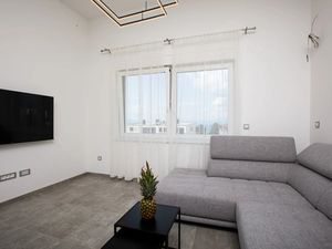 23917165-Ferienwohnung-4-Vantacici-300x225-2