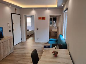 24057049-Ferienwohnung-5-Varazze-300x225-3