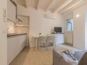 22232493-Ferienwohnung-2-Varenna-300x225-5