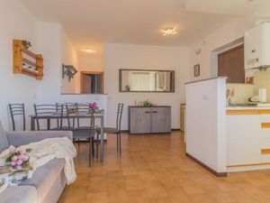 23345609-Ferienwohnung-4-Varenna-300x225-3