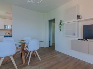 22232297-Ferienwohnung-5-Varenna-300x225-3