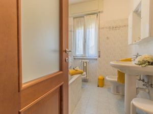 23675885-Ferienwohnung-4-Varenna-300x225-5