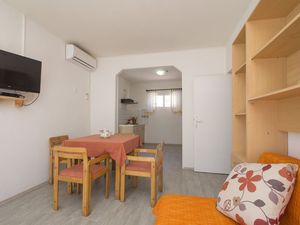 24058351-Ferienwohnung-4-Vela Luka-300x225-4