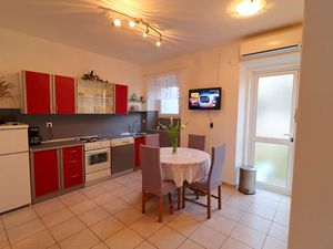 24058592-Ferienwohnung-4-Vela Luka-300x225-3