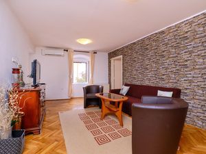 22807621-Ferienwohnung-6-Veli Lošinj-300x225-3