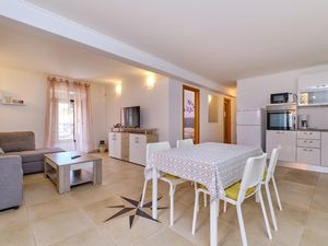 22806803-Ferienwohnung-3-Veli Lošinj-300x225-3