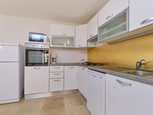 22806803-Ferienwohnung-3-Veli Lošinj-300x225-4