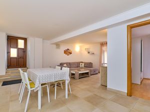 22806803-Ferienwohnung-3-Veli Lošinj-300x225-5