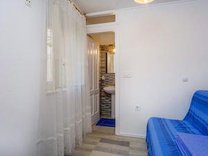 22807303-Ferienwohnung-7-Veli Lošinj-300x225-3