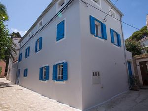 23297436-Ferienwohnung-2-Veli Lošinj-300x225-1