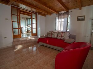 23297594-Ferienwohnung-4-Veli Lošinj-300x225-3