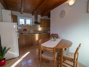 23297594-Ferienwohnung-4-Veli Lošinj-300x225-5